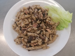 Bramborove-halusky-s-houbami-a-slaninou