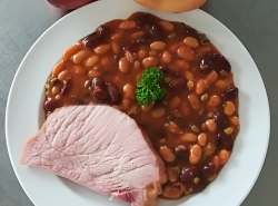 Bretaňské fazole, uzená kýta, rozpek s chia semínky