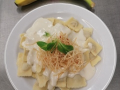 Ravioli-plnene-sunkou-syrova-omacka