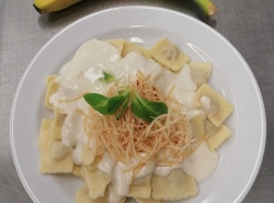 Ravioli-plnene-sunkou-syrova-omacka