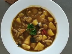 Houbovo - bramborové kari, slunečnicová kostka
