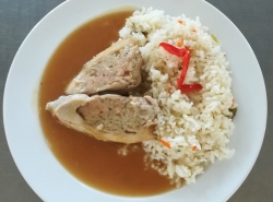 Kuřecí závitek, dušená zeleninová rýže