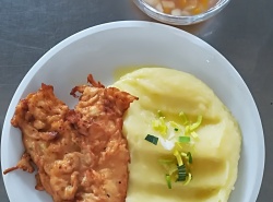 Křimický řízek, bramborová kaše