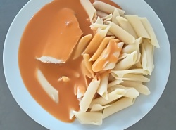Krůtí prsa na paprice, těstoviny