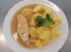 Kruti-prsa-na-rozmarynu-vareny-brambor