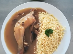 Kuřecí stehno s houbami, kuskus