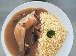 Kuřecí stehno s houbami, kuskus