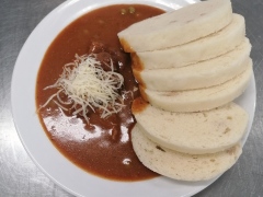 Mexicky-gulas-houskovy-knedlik