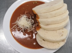 Mexicky-gulas-houskovy-knedlik