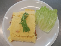 Pastyrsky-kolac-mlete-maso-br.-kase-cibule-mrkev-raj.-protlak-hrasek-koreni