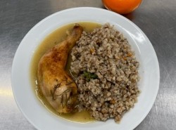 Pecene-kure-na-rozmarynu-houbova-pohanka