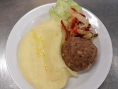 Pstrosi-vejce-bramborova-kase