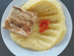Rybí file na másle, bramborová kaše