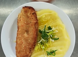 Rybí porce v bramborovém obalu, bramborová kaše
