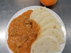 Segedinsky-gulas-houskovy-knedlik