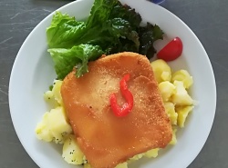 Smažený sýr, vařený brambor, tatarská omáčka