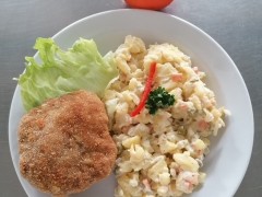 Smazeny-karbanatek-bramborovy-salat