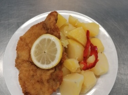 Smazeny-veprovy-rizek-vareny-brambor