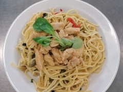 Spagety-aglio-s-kurecim-masem