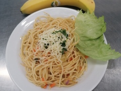 Spagety-po-selskem-zpusobu-rajcata-porek-korenova-zelenina-cibule-syr