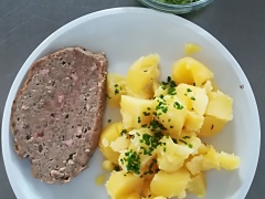 Staročeská sekanina, vařený brambor