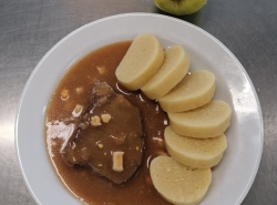 Stepanska-hovezi-pecene-bramborovy-knedlik