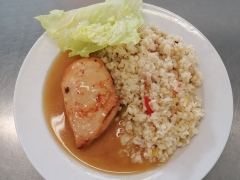 Teply-bulgurovy-salat-s-gril.-kurecim-steakem
