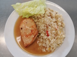 Teply-bulgurovy-salat-s-gril.-kurecim-steakem