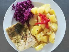 Treska na másle, vařený brambor
