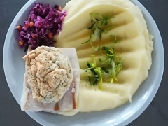 Treska s bylinkovou krustou, bramborová kaše
