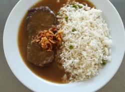 Vídeňská roštěná, dušená hrášková rýže (2)