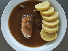 Vepřová plec na houbách, bramborový knedlík
