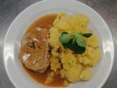 Vepřová-roláda-vařený-brambor