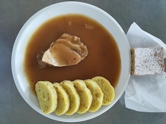 Vepřové alá bažant, bramborové knedlíky s cibulkou a pažitkou