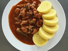 Vepřové nudličky po cikánsku (v. maso, v. játra, lečo, žampiony), bramborový knedlík