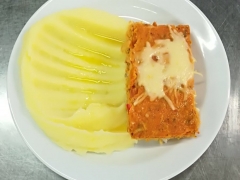 Zapečené rybí file se zeleninou, bramborová kaše