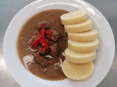 Znojemsky-gulas-bramborovy-knedlik