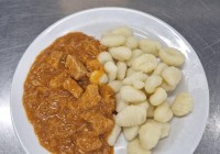 Sikulsky-gulas-bramborove-noky