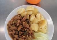 Sojove-nudlicky-se-zeleninou-vareny-brambor