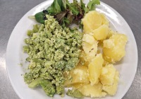Varena-brokolice-s-michanymi-vejci-vareny-brambor-zeleninova-prizdoba