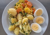 Varene-vejce-dusena-zelenina-mrkev-hrasek-kukurice-vareny-brambor